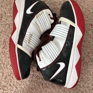 Men's Nike Lebrons Athletic Shoes